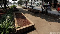 Pemkot Bekasi terlihat hanya bisa membangun taman penghijauan, namun tidak dirawat.