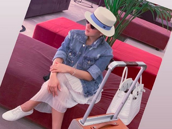 Syahrini dan tas Hermes miliknya. Foto: Instagram Syahrini dan tas Hermes miliknya. Foto: Instagram