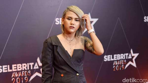 Sudah Tampil Seksi, Evelyn Kok Mau Pulang? Sudah Tampil Seksi, Evelyn Kok Mau Pulang?