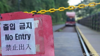 Setelah mengayuh selama kurang lebih 45 menit, wisatawan dapat menaiki kereta api tua hingga ke titik akhir. Foto: Widiya Wiyanti/detikINET