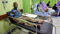 Dinas Kesehatan Provinsi Riau mencatat jumlah kasus kunjungan warga Riau ke fasilitas kesehatan karena infeksi saluran pernapasan akut (ISPA) yang merupakan dampak asap karhutla sejak Januari hingga September 2019 mencapai 304.900 kasus. ANTARA FOTO/FB Anggoro.