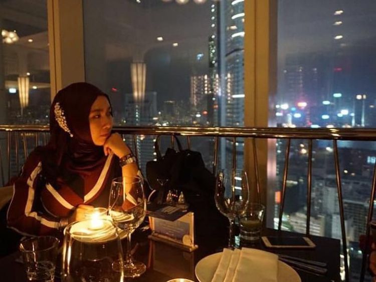Intip Pose Shobibah Rohmah Istri Imam Nahrawi Kala Kulineran di Restoran Mewah