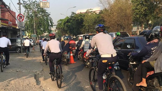Anies Cek Jalur Sepeda Velodrome-Balai Kota, Masih Banyak Pemotor Masuk