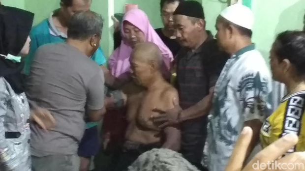 Isak Tangis Iringi Pembongkaran Kubur Tapa Pendhem Mbah Pani