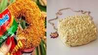 Tas lucu yang satu ini terinspirasi dari sajian mie instan. Lihat bagian kantungnya mirip seperti mie dalam kemasakan bukan? Foto: Pinterest