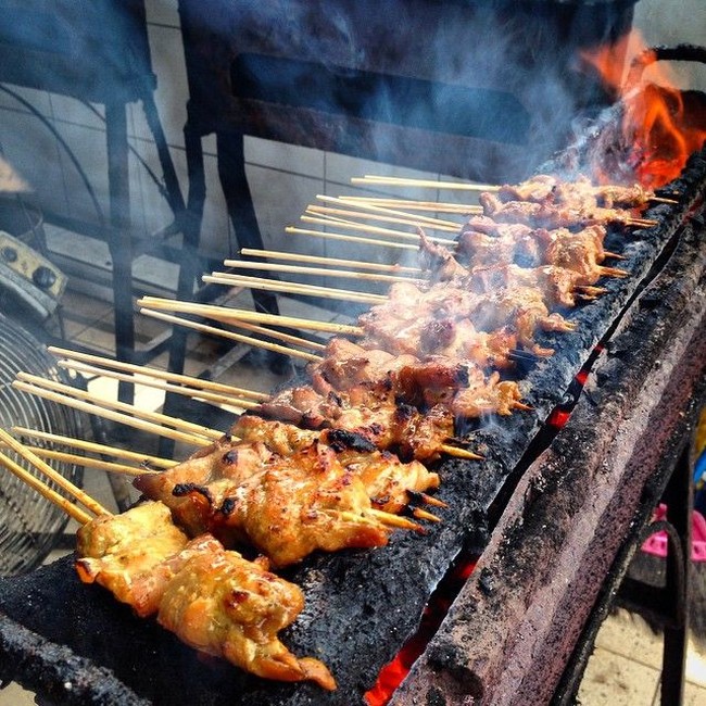 Di Dekat Halte Senen, Ada Es Krim Jadul dan Sate Ayam Legendaris yang Sedap