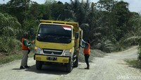 Pengerjaan perbaikan jalan Trans Kalimantan segmen pertama dilakukan di wilayah Semoi hingga Sepaku. Sementara bagian kedua dari Sepaku sampai Kelurahan Petung.