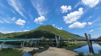 Selama mengayuh sepeda, kita diperlihatkan pemandangan yang sangat indah. Cocok banget diabadikan dengan kamera berteknologi tinggi seperti Galaxy Note 10+. Foto: Widiya Wiyanti/detikINET