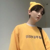 Trần sering tampil dengan gaya busana tomboy tapi tak jarang ia menampilkan sisi feminin saat memakai dress. Foto: Instagram @morr_tran