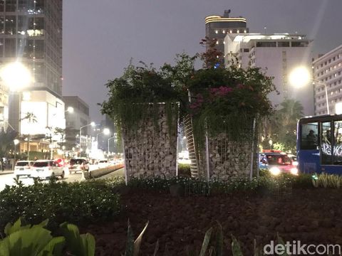 Potret Instalasi Gabion di Malam Hari, Kok Gelap?