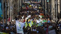 Ratusan warga di Belgia juga turut turun ke jalan untuk menyuarakan aspirasi mereka terkait upaya peduli iklim dan mendesak para pihak berwenang untuk memperhatikan perubahan iklim. Istimewa/Francisco Seco/Ap Photo.