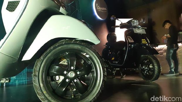 Vespa GTS Super Tech 300