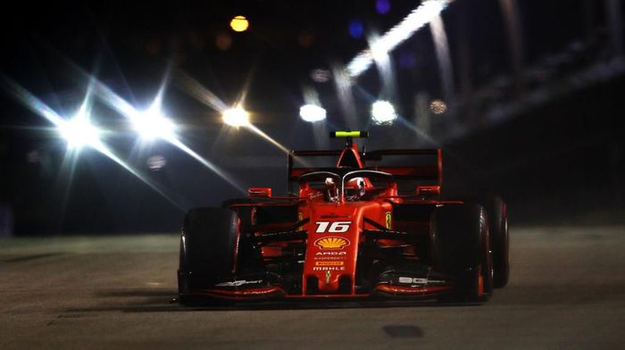JUDI ONLINE Charles Leclerc merebut pole position di GP Singapura (Foto: Lars Baron/Getty Images)
