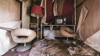 Situasi Motel Fuurin ketika itu sudah tampak tak terawat dimakan usia. Makin bikin bergidik. (Foto: dok. CNN Travel/Bob Thissen)