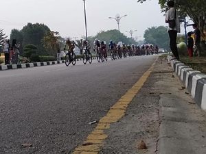 Balapan Tanpa Masker, Rider Indonesia Juara Etape II Tour de Siak 2019