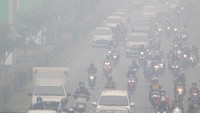 Badan Meteorologi, Klimatologi dan Geofisika menyatakan bahwa berdasarkan hasil pengolahan data citra satelit LAPAN per 20 September menunjukkan adanya 1.431 titik panas di wilayah Kalbar yang menimbulkan kabut asap sangat pekat hingga mengakibatkan Indeks Standar Pencemaran Udara (ISPU) mencapai 502.25 atau berbahaya. Antara Foto/Jessica Helena Wuysang.