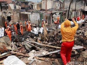 Diduga Korsleting Listrik, Kerugian Kebakaran di Jatinegara Rp 2 M