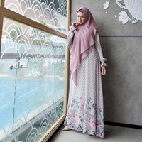 Sejak awal tahun 2018, Mulan Jameela telah mengenakan hijab. Semakin lama Panyanyi dan dari istri Ahmad Dhani itu telah mengenakan pakain yang lebih tertutup dan longgar. Gamis dan hijab panjang kini menjadi pilihan busananya.  Foto: dok. Instagram @mulanjameela1