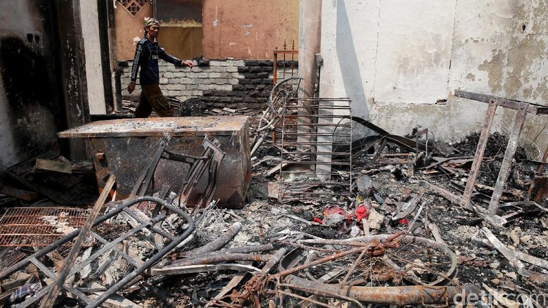 Korban Kebakaran di Jatinegara Mengungsi di Tenda dan Masjid Korban Kebakaran di Jatinegara Mengungsi di Tenda dan Masjid