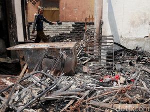 Seragam Ikut Terbakar, Korban Kebakaran Jatinegara Khawatir Sekolah Anaknya