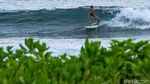 10 Pantai yang Jadi Surga Pecinta Surfing Ini Ada di Indonesia Lho