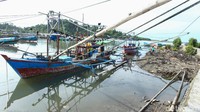 Tinggal di wilayah pesisir laut membuat banyak warga di Pulau Simeulue, Aceh, mencari nafkah sebagai nelayan.