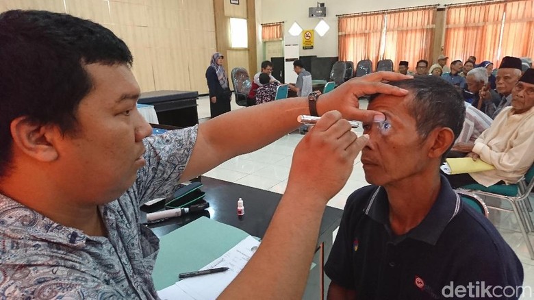 Ratusan Warga Tulungagung Menderita Katarak Ratusan Warga Tulungagung Menderita Katarak