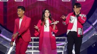 Konser Smartfren WOW yang digelar di Jakarta pada Jumat (21/9/2019) malam lalu bertabur bintang. konser yang bertema Raih Mimpi Bersama Smartfrenini dihadirkan sebagai ajakan dan inspirasi bagi generasi milenial, agar jaringan 4G LTE yang disediakan dapat dimanfaatkan secara maksimal oleh milenial untuk mengejar dan merealisasikan mimpinya. Istimewa/Dok. Smartfren.