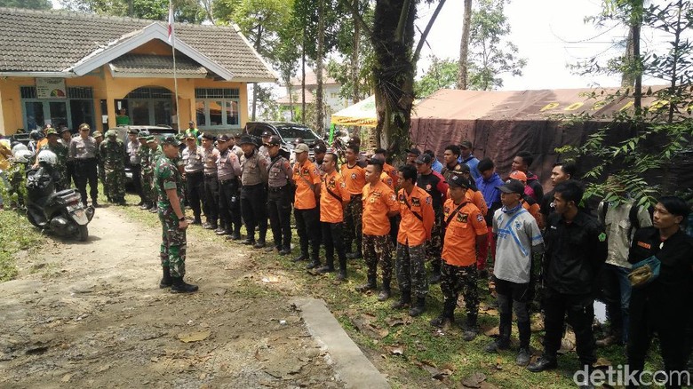 Tim Gabungan Dikerahkan untuk Padamkan Api di Lereng Gunung Slamet Tim Gabungan Dikerahkan untuk Padamkan Api di Lereng Gunung Slamet