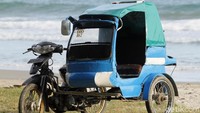Sudah penasaran belum ingin menjajal becak di salah satu pulau terluar Indonesia ini?