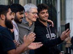 Antrean Mengular Pemuja iPhone 11 di Berbagai Negara