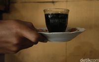 Segelas kopi hitam cukup Rp 5 ribu saja (Rifkianto/detikcom)