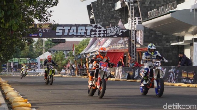 Ratusan Pembalap Beradu Cepat di Trial Game Asphalt