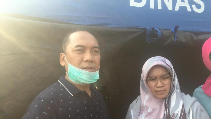 Wakil Wali Kota Jakarta Timur, Uus Kuswanto, mendatangi lokasi kebakaran di Jatinegara, Jakarta Timur. Dia meninjau langsung dampak akibat kebakaran.