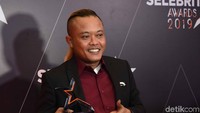 Rizky Febian mengaku ingin melihat ayahnya ada lagi yang mendampingi. Pool/Noel/detikFoto.