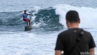 Selama beberapa tahun terakhir, nama Simeulue tercatat sebagai lokasi kompetisi surfing internasional yang berafiliasi dengan World Surf League (WSL). Bersama dengan Krui (Lampung), Rote (NTT) dan Pacitan (Jawa Timur), namanya telah cukup harum di kalangan pecinta olahraga surfing.