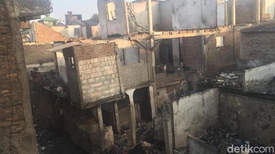 Potret Kebakaran di Jatinegara yang Hanguskan Ratusan Rumah