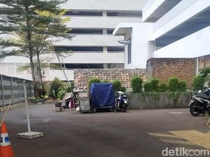 Unik! Ada Rumah Tua di Tengah Kompleks Apartemen Mewah Jakpus