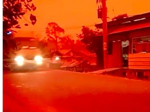 Langit di Muaro Jambi Merah juga Akibat Karhutla di Palembang
