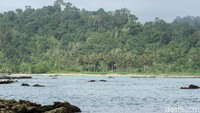 Panorama alamnya yang memukau pun jadi daya tarik tersendiri bagi para wisatawan yang datang berkunjung ke Pulau Simeulue, Aceh.