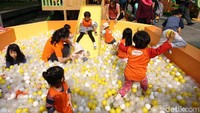 Sejumlah anak-anak nampak antusias bermain di salah satu area yang berada di pameran produk organik yang diselenggakaran di Jakarta, Sabtu (21/9/2019).