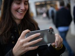 Antrean Mengular Pemuja iPhone 11 di Berbagai Negara