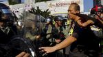 Potret Demonstran Hong Kong Kembali Beraksi di Bawah Terik Matahari