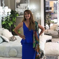 Saya memang selalu suka mendesain dan memiliki beberapa rumah di Amerika dan Inggris. Saya memiliki rumah di Inggris yang usianya lebih dari 1.000 tahun. Jadi saya mengoleksi furnitur dari rumah-rumah tersebut. Hal ini selalu membuat saya merasa tertarik, seperti mendesain tempat tidur dan beberapa perlengkapan rumah lainnya. Sehingga saya memutuskan untuk bekerjasama dengan Michael untuk mendesain furnitur, kata Jane Seymour saat ditemui Wolipop secara khusus dalam acara Launching New Furniture Collection miliknya di Malinda Furniture Gallery, Jakarta Selatan pada Sabtu (21/09/2019). Foto: Instagram @janeseymour