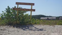Inilah Pulau Ndana, pulau paling selatan Indonesia di Kabupaten Rote Ndao, NTT. Pulau ini hanya dihuni sekitar 34 personil dari Satgas (Satuan Tugas) Pengamanan Pulau Terluar kesatuan TNI (Afif Farhan/detikcom)