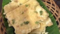 Tempe mendoan khas Purwokerto yang digoreng setengah matang paling enak dimakan hangat. Tentu saja dicocok sambal kecap rawit. Lauk wajib pelengkap sroto. Foto : Instagram @apriliahoney
