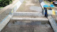 Bendung ini terbuat dari susunan blok-blok beton yang saling mengikat dan mengunci sehingga membentuk struktur ambang dan pelimpah bendung. Istimewa/Kementerian PUPR.