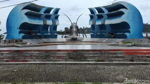 Tugu Lobster Sinabang Tak Terawat