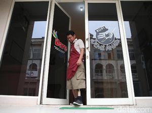 Pantang Berpangku Tangan, Barista Ini Berjuang Meski Cuma Punya Satu Kaki