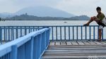 Bersantai di Jembatan Biru Kota Batu Simeulue